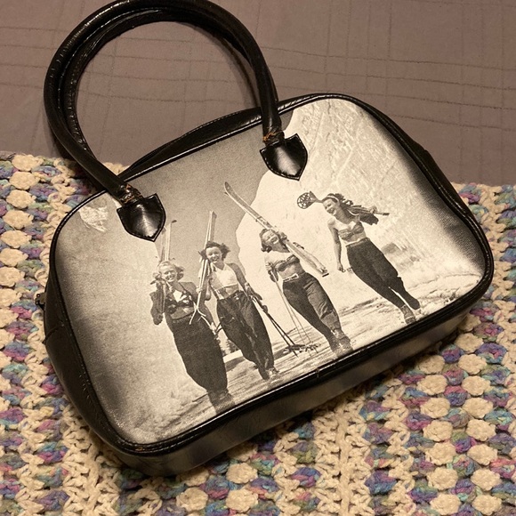 Handbags - Vintage Purse